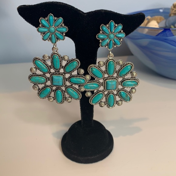 Western Boho Turquoise Natural Stone Earrings - Picture 3 of 5